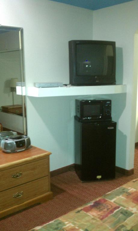 Scottish Inn And Suites Стаффорд Экстерьер фото